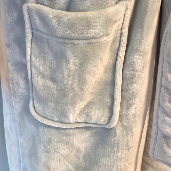 Pottery Barn Gray Robe w/ White Stitching No Tag Size S/M Gently Loved - Picture 5 of 12